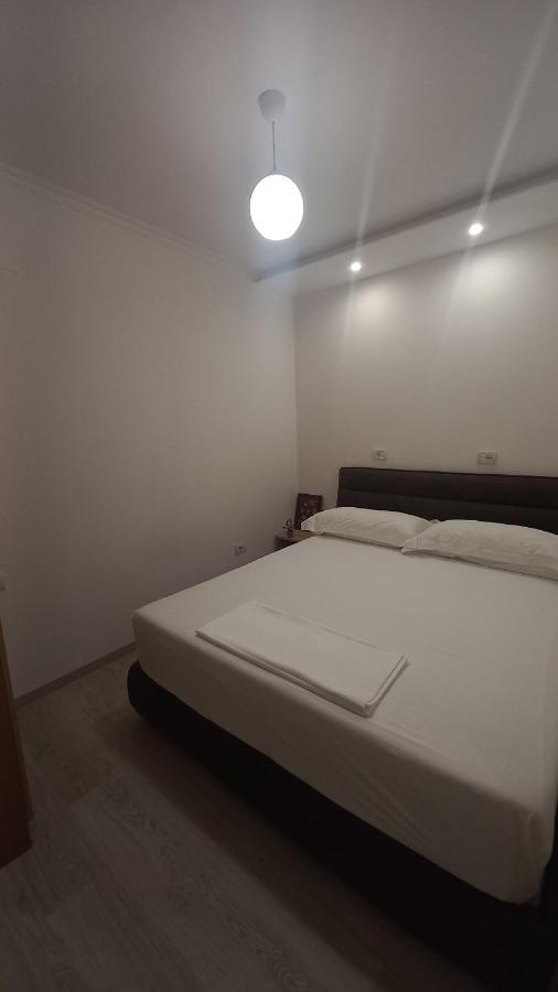 Flowers Guesthouse Тирана Екстер'єр фото