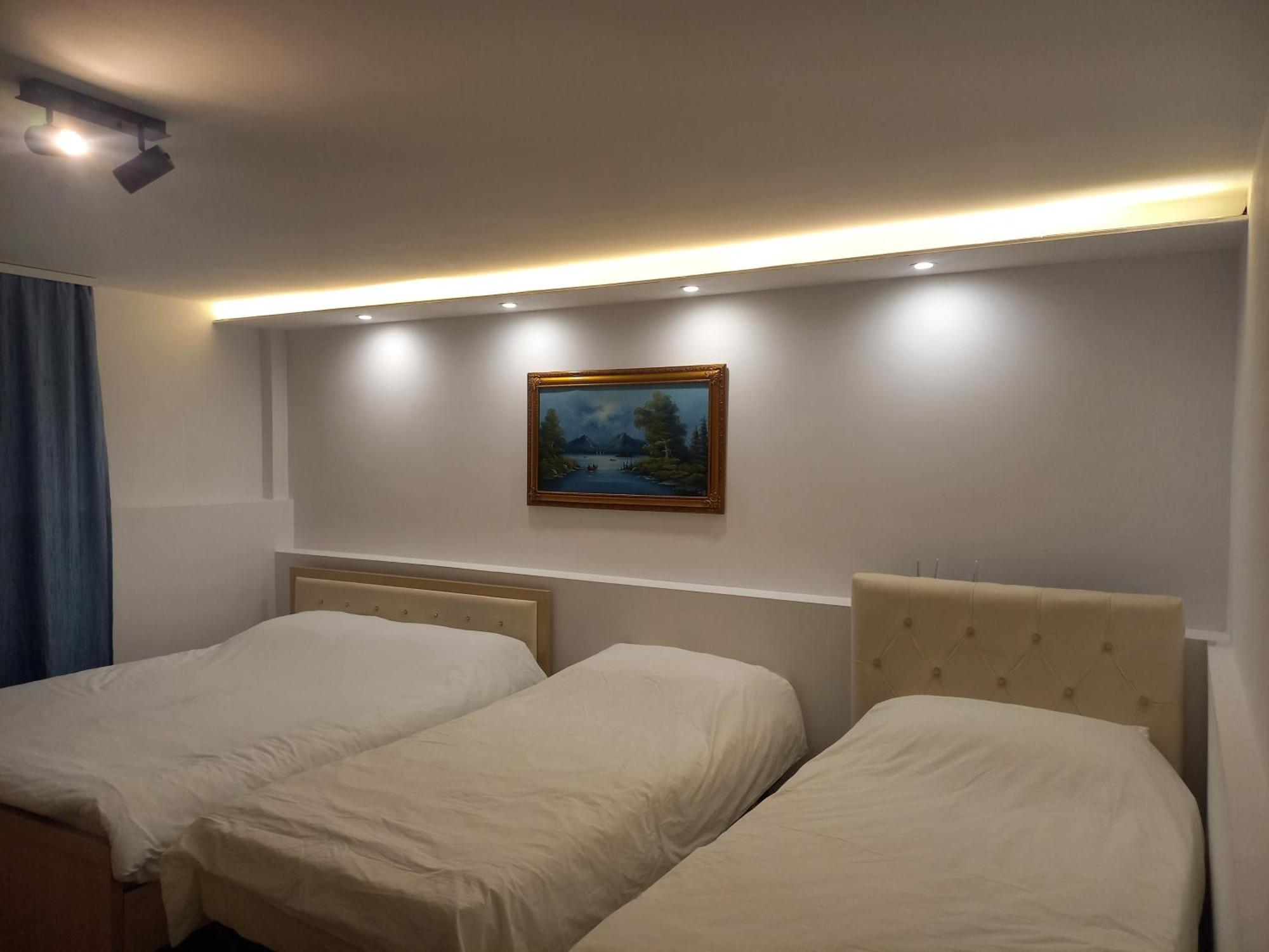 Flowers Guesthouse Тирана Екстер'єр фото