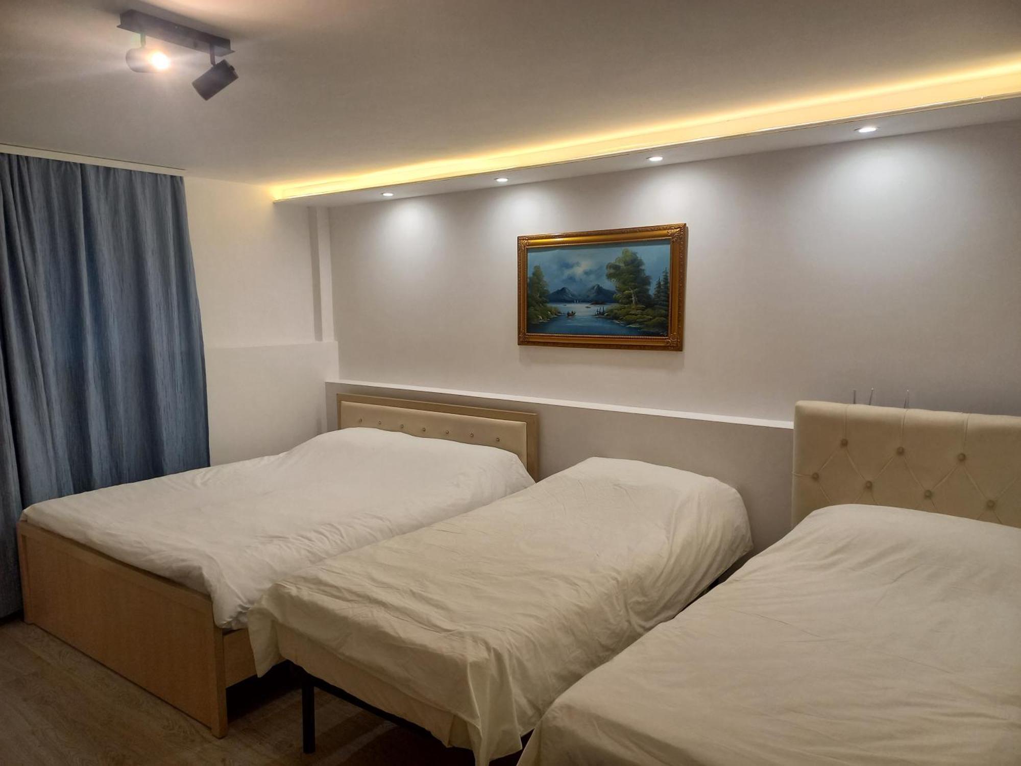 Flowers Guesthouse Тирана Екстер'єр фото