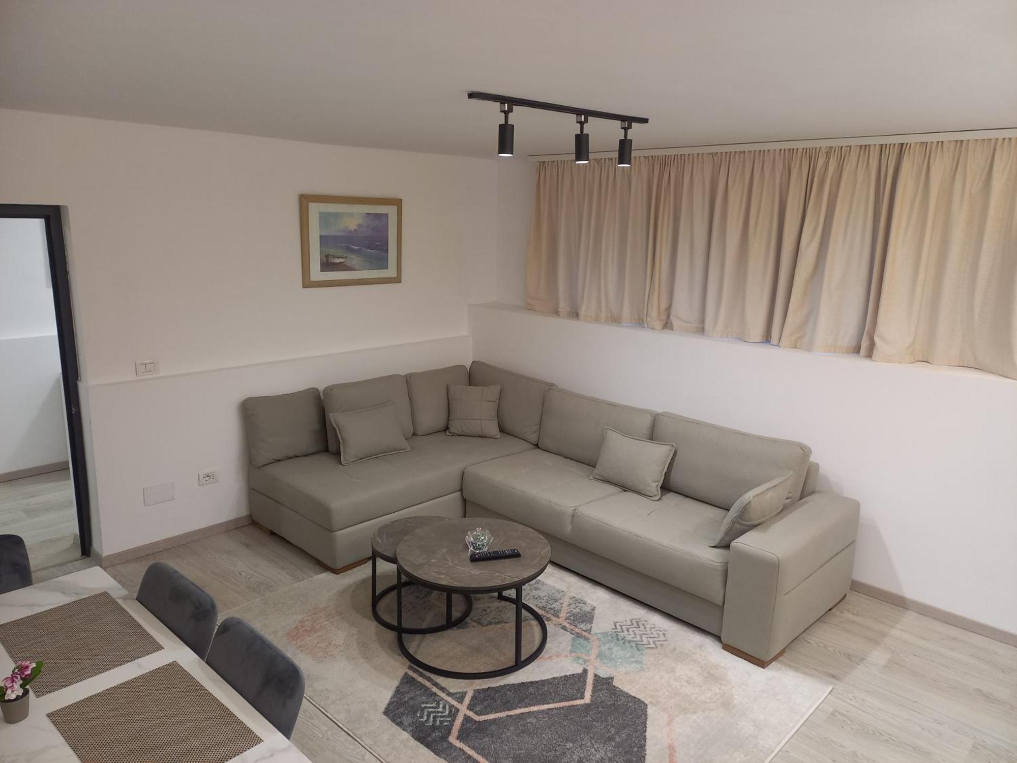 Flowers Guesthouse Тирана Екстер'єр фото