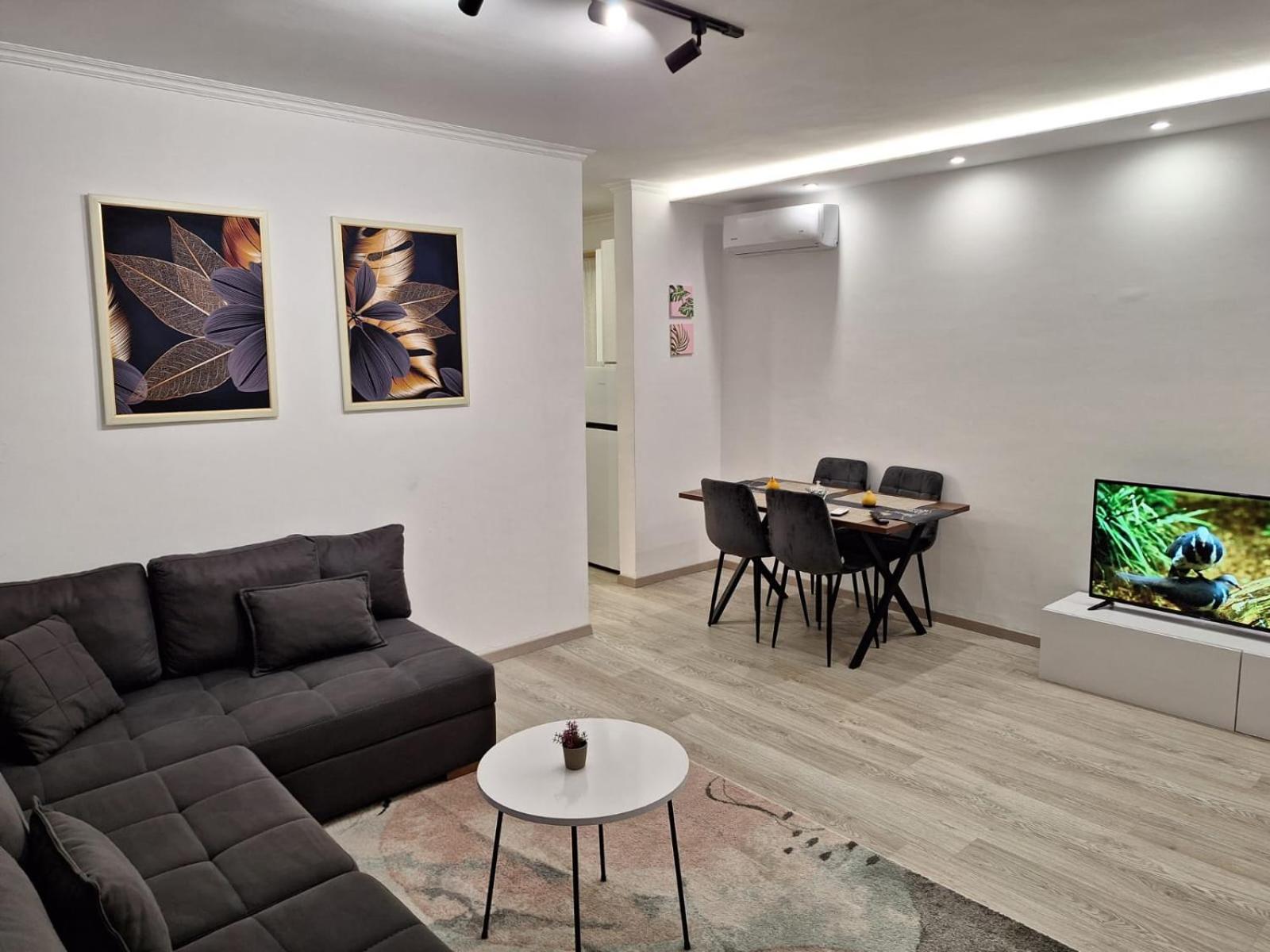 Flowers Guesthouse Тирана Екстер'єр фото
