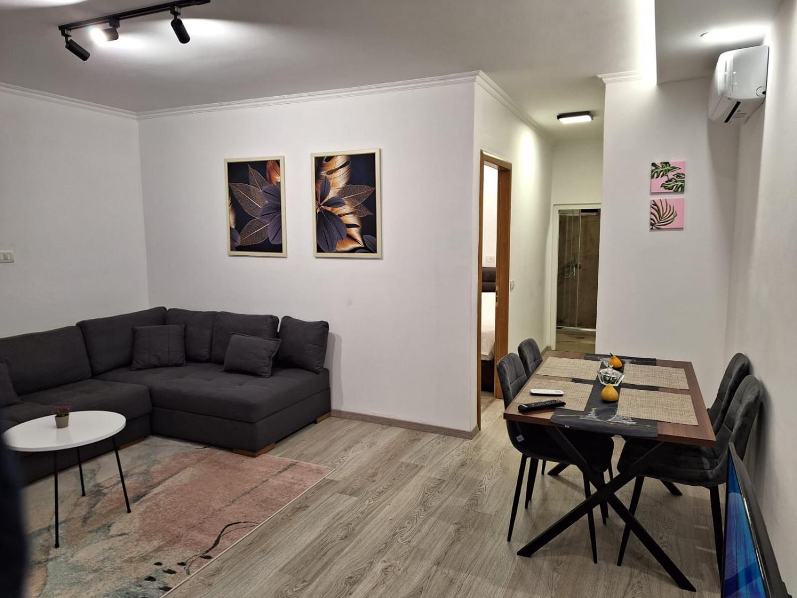 Flowers Guesthouse Тирана Екстер'єр фото