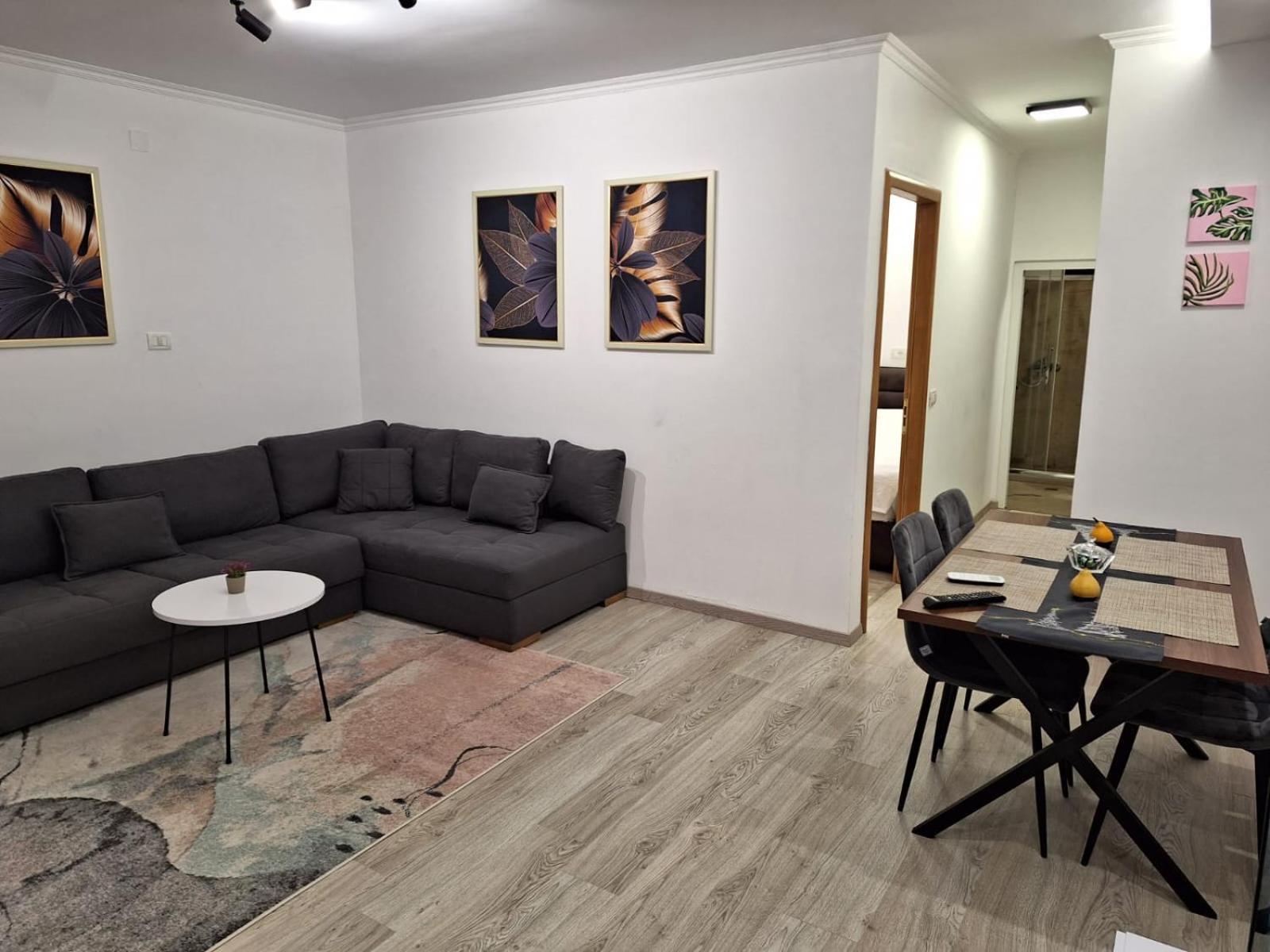 Flowers Guesthouse Тирана Екстер'єр фото