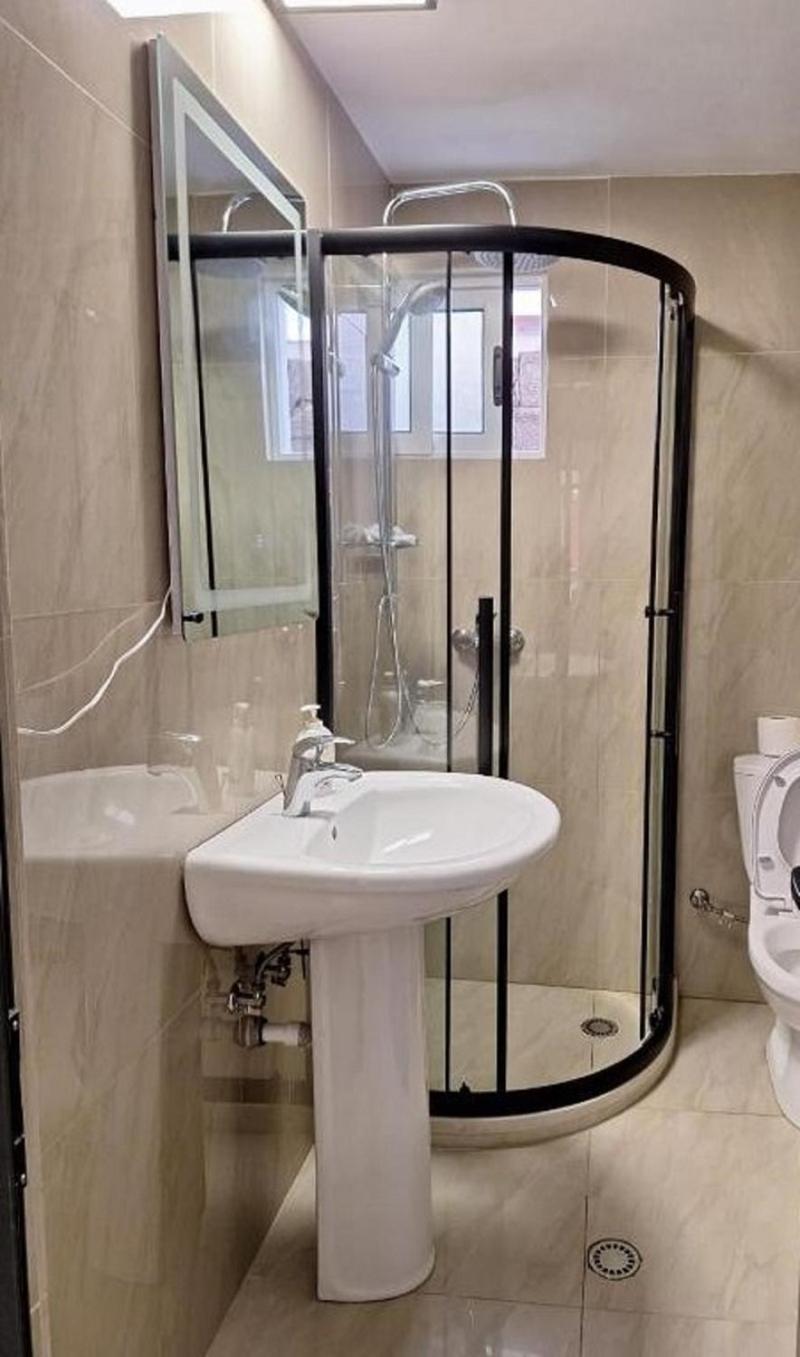 Flowers Guesthouse Тирана Екстер'єр фото