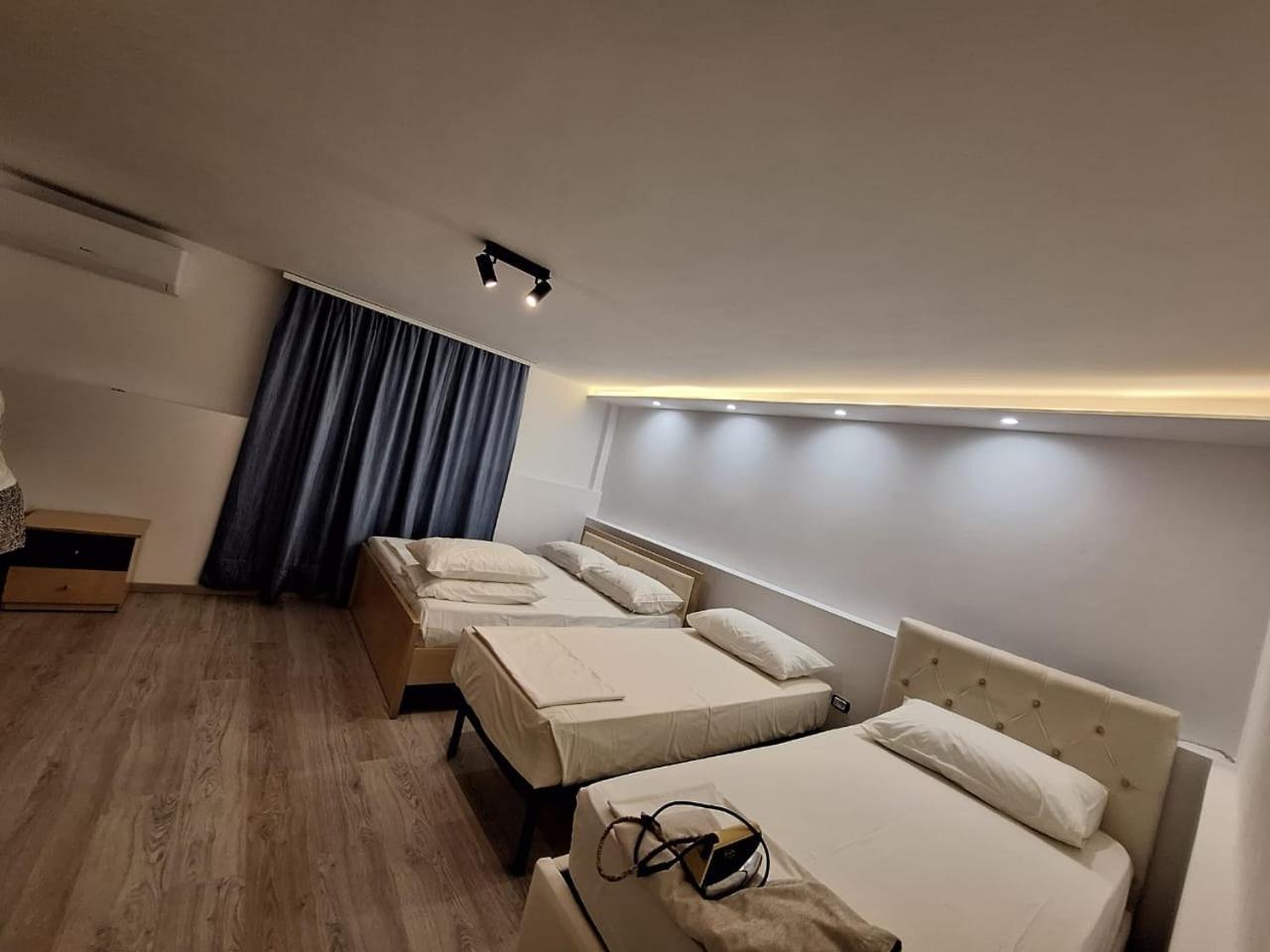 Flowers Guesthouse Тирана Екстер'єр фото
