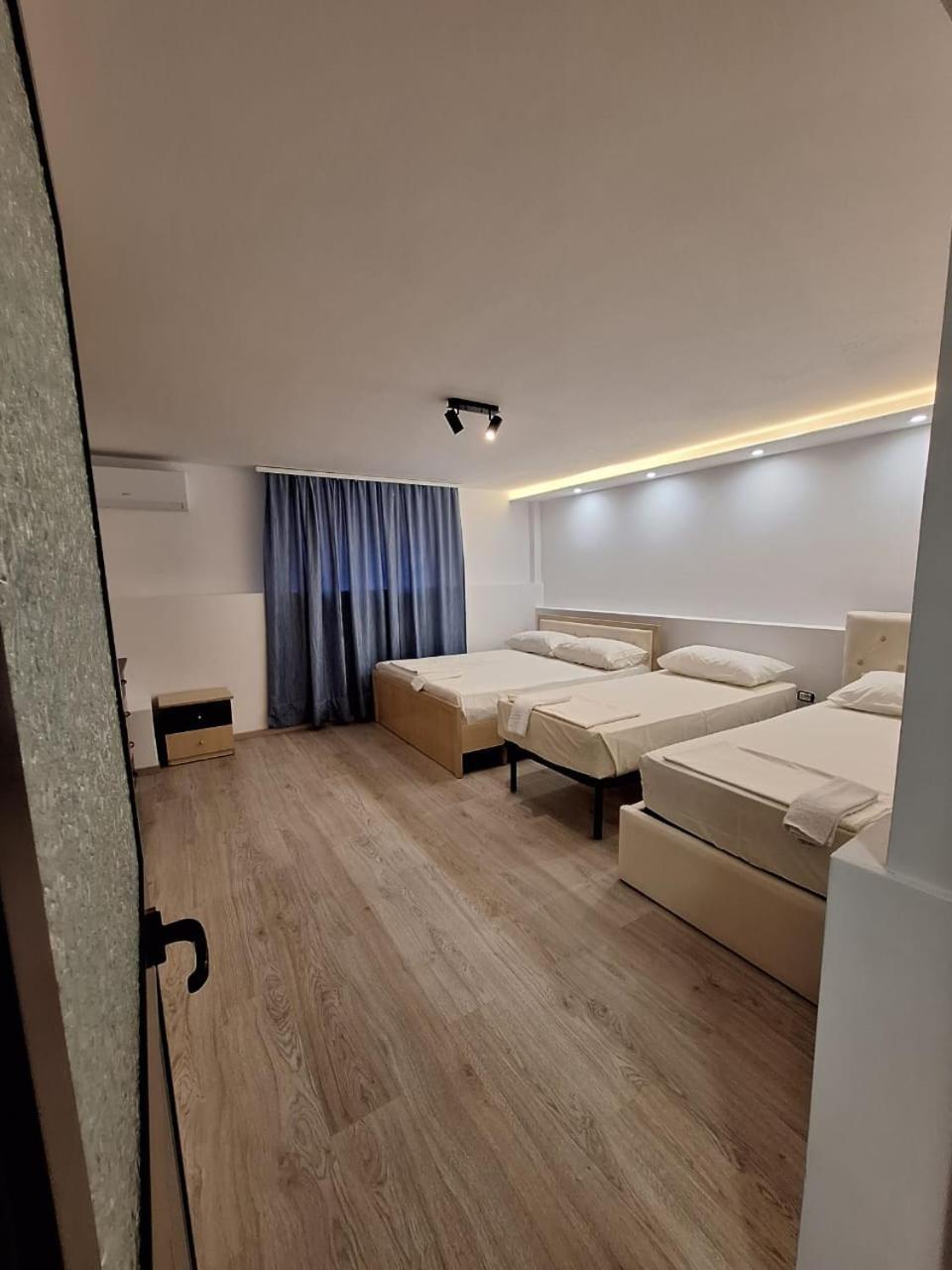 Flowers Guesthouse Тирана Екстер'єр фото